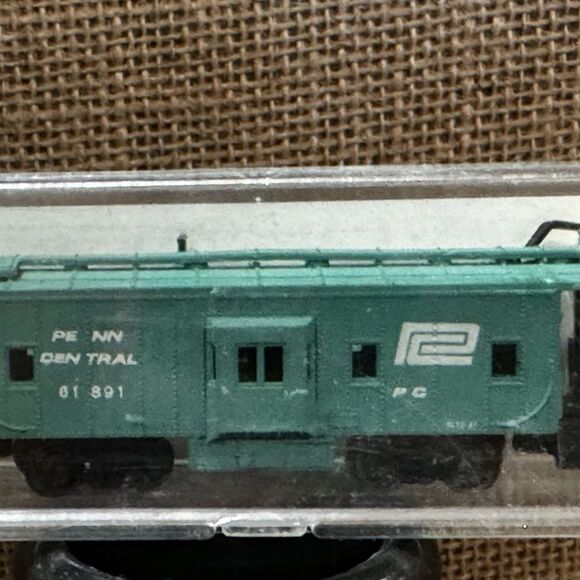 N Scale Trains, Penn Central Caboose 01891 - Picture 7 of 8
